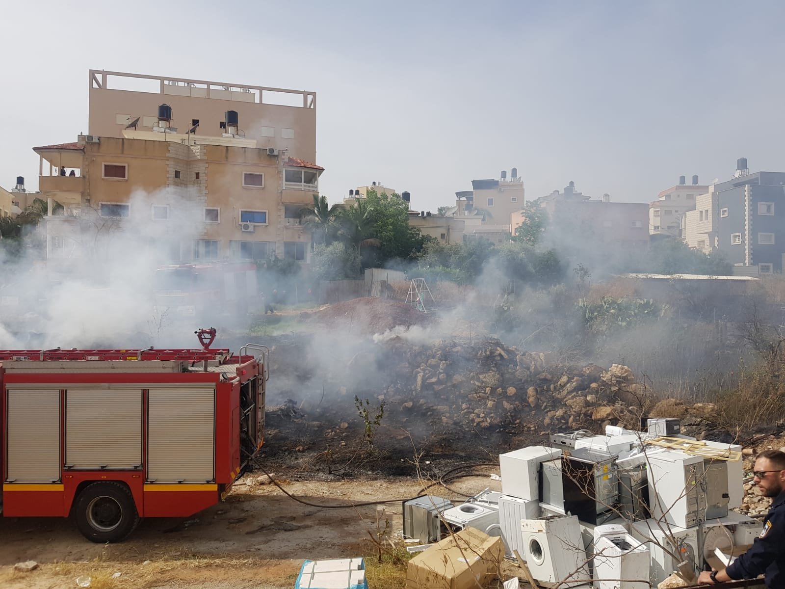 كفر قاسم: اخلاء بيوت بعد اندلاع حريق في المنطقة الجنوبية الشرقية والشرطة-2