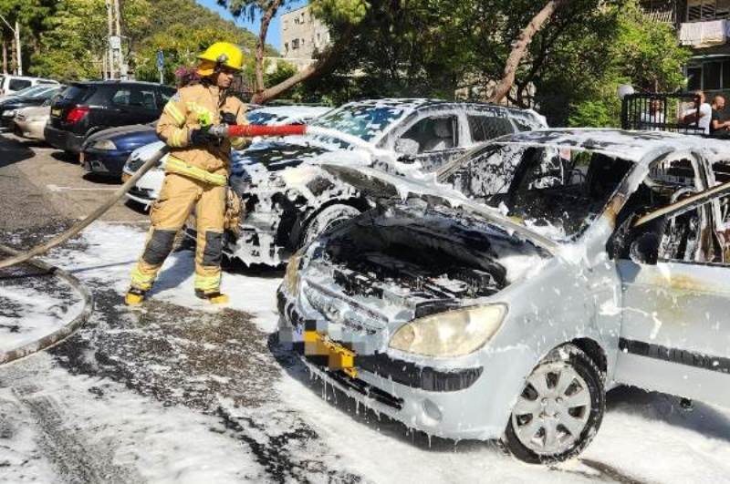حيفا: حريق في مركبتين وتحقيق لمعرفة اسباب الحريق-0