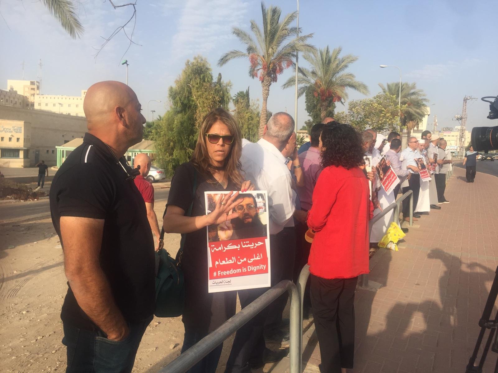 قيادات فلسطينية تتظاهر دعمًا للأسير خضر عدنان-4