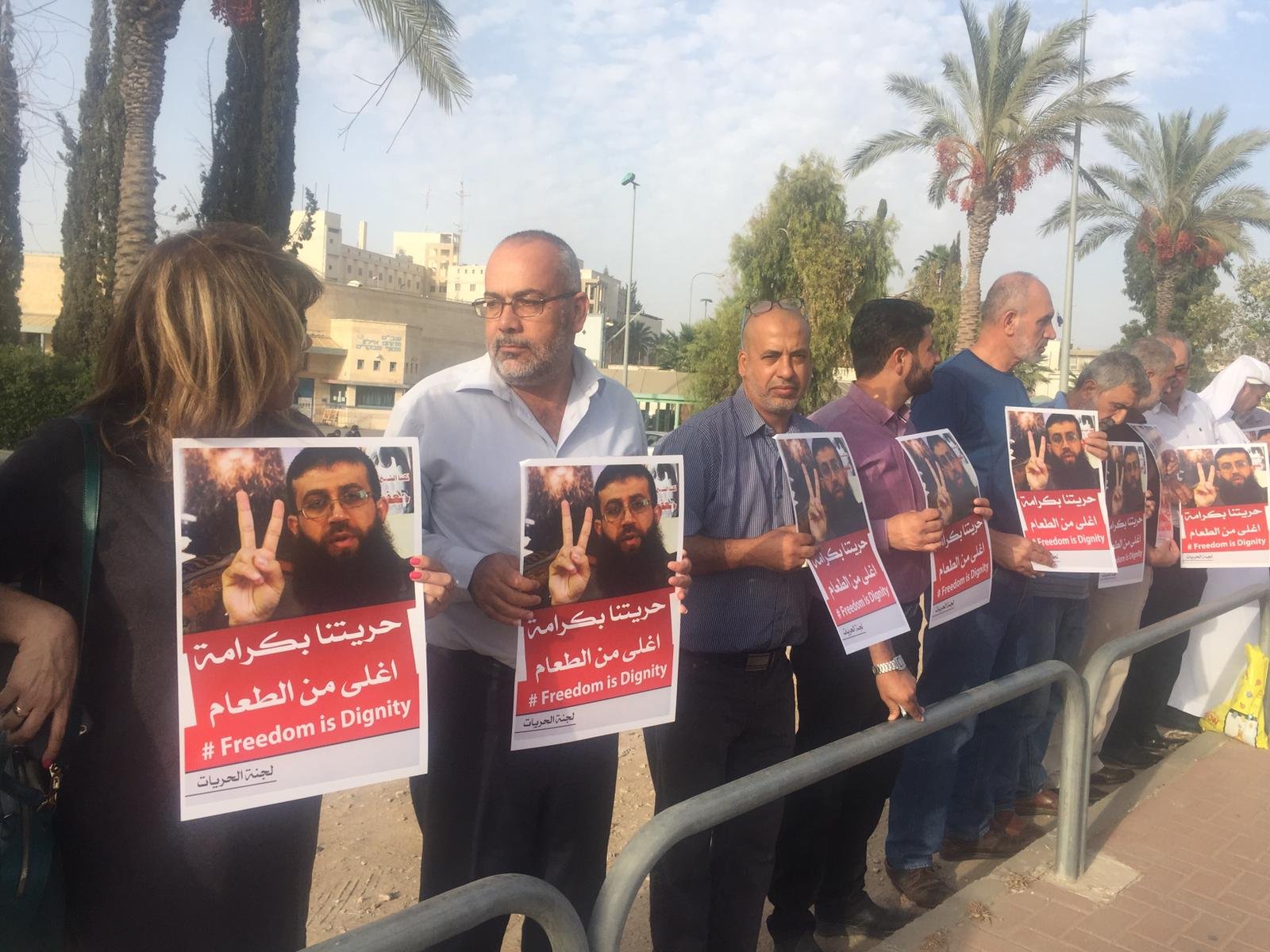 قيادات فلسطينية تتظاهر دعمًا للأسير خضر عدنان-5
