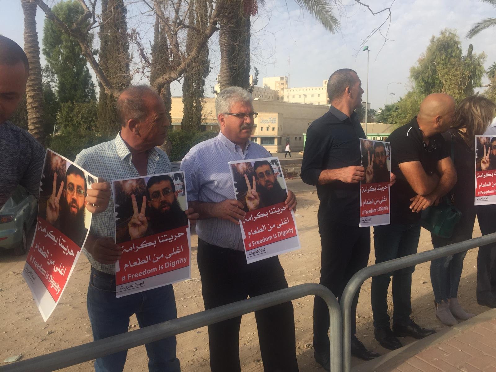 قيادات فلسطينية تتظاهر دعمًا للأسير خضر عدنان-8
