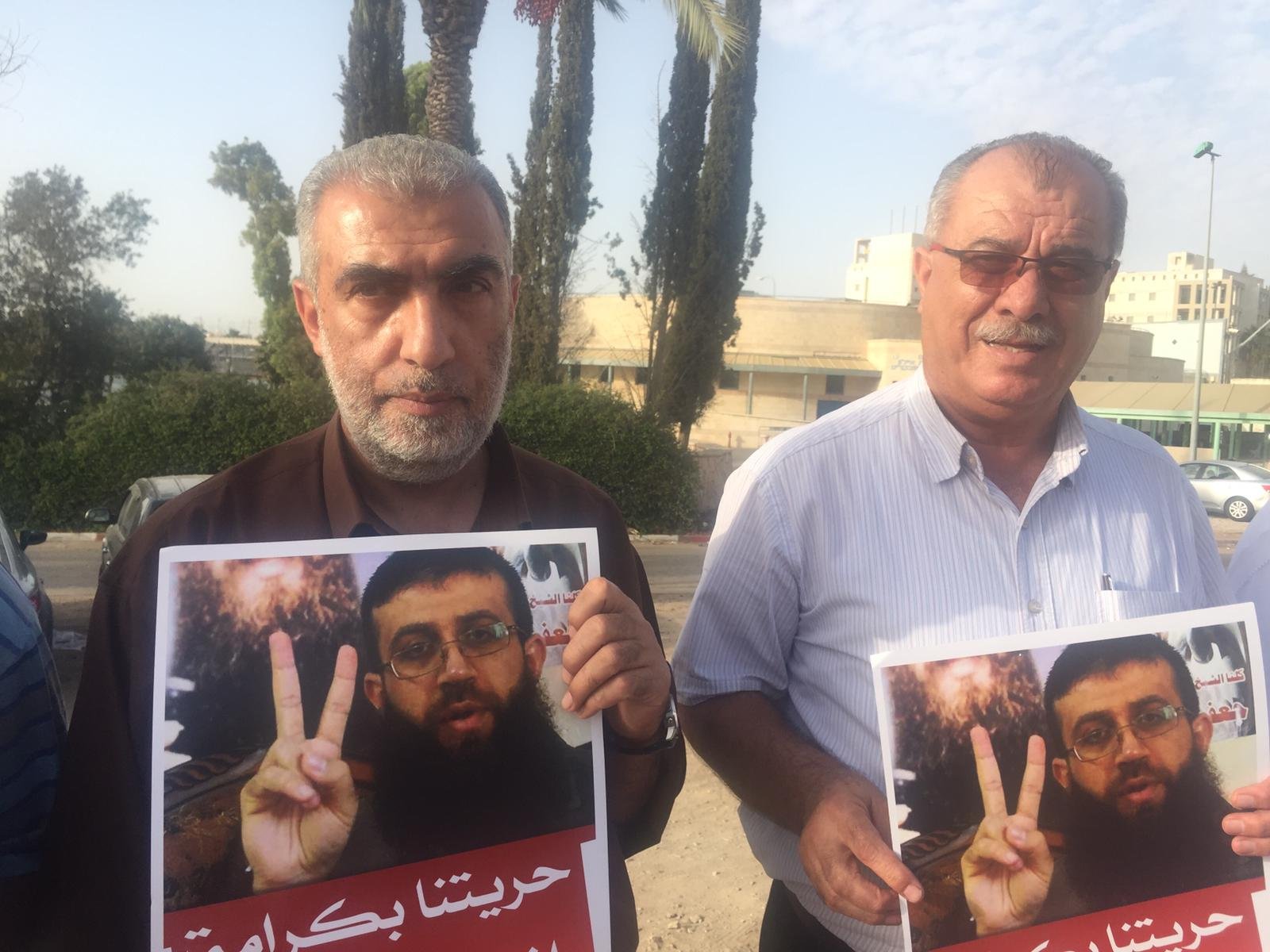 قيادات فلسطينية تتظاهر دعمًا للأسير خضر عدنان-10