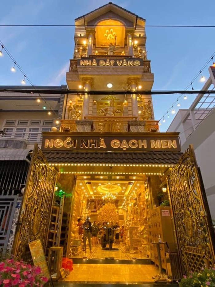 رجل أعمال فيتنامي يبني منزلاً من الذهب لجذب السياح-1