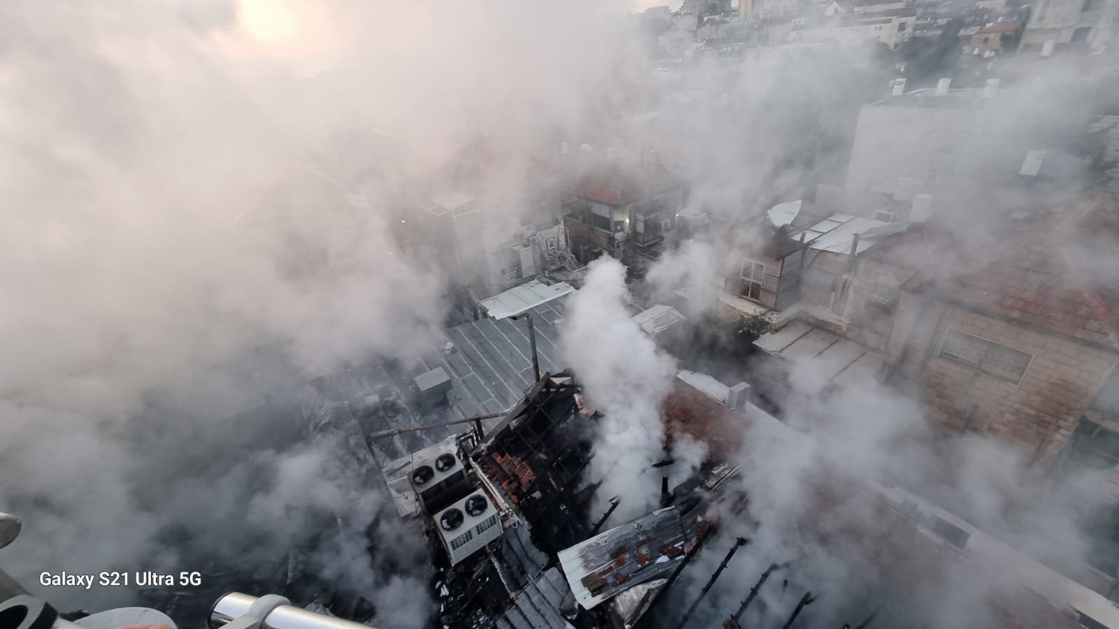 القدس:حريق في معهد ديني وكنيس وتخليص عالقين.-15