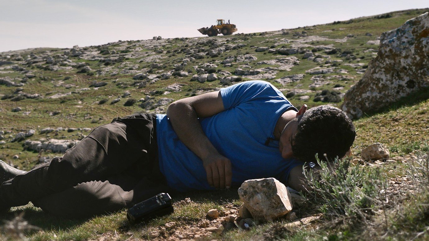 فوز الفيلم الفلسطيني" لا أرض أخرى" بجائزة الجمهور بمهرجان برلين الدولي-2