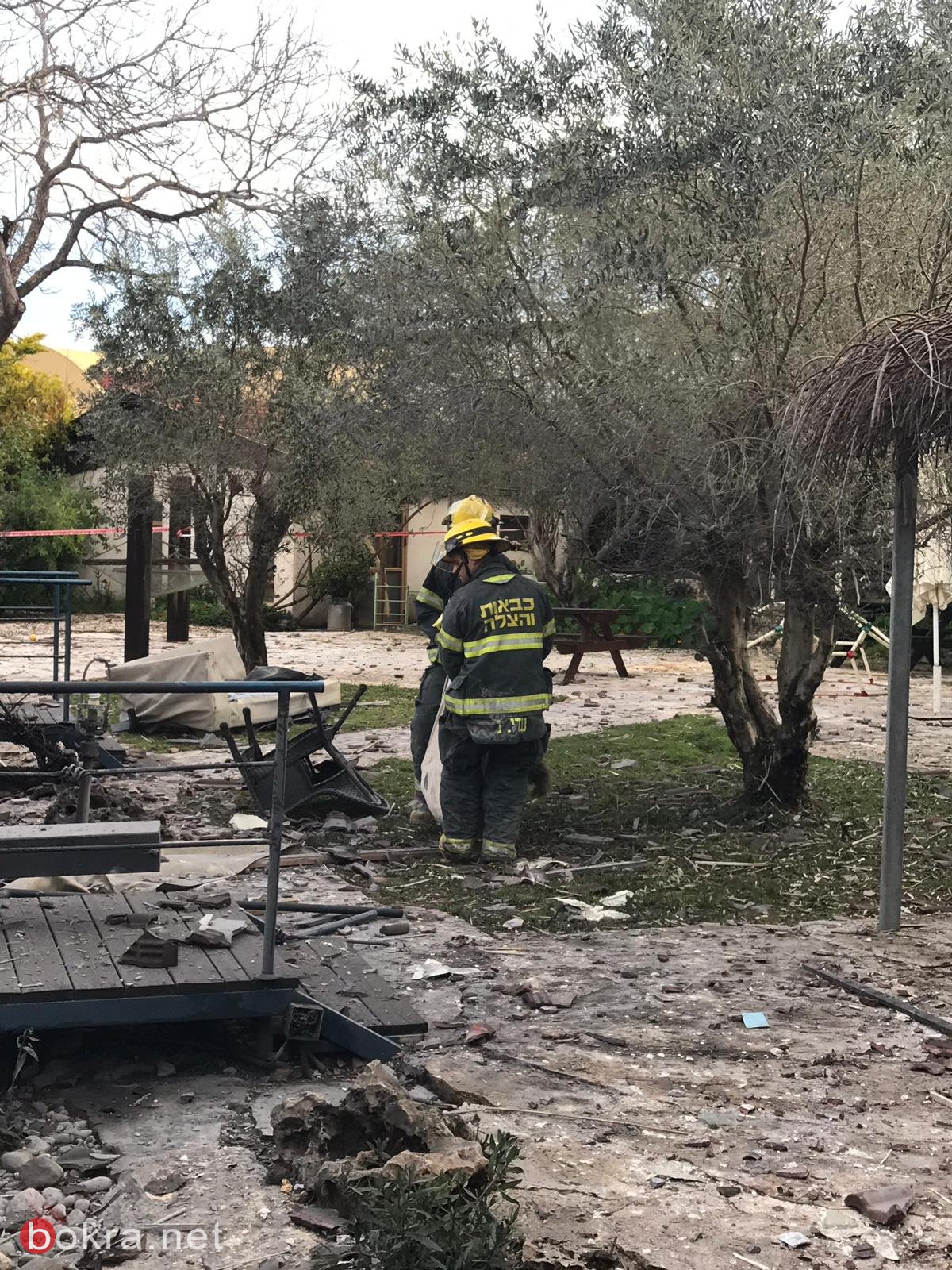 إصابة 7 إسرائيليين في سقوط صاروخ على منزلين في الشارون-16