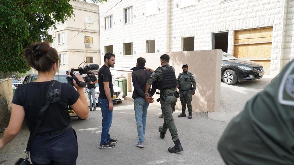 اعتقال 6 مشتبهين في الناصرة بعد ضبط اسلحة-0