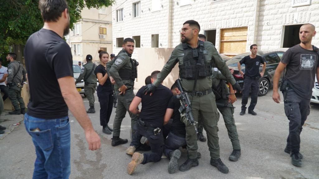 اعتقال 6 مشتبهين في الناصرة بعد ضبط اسلحة-3