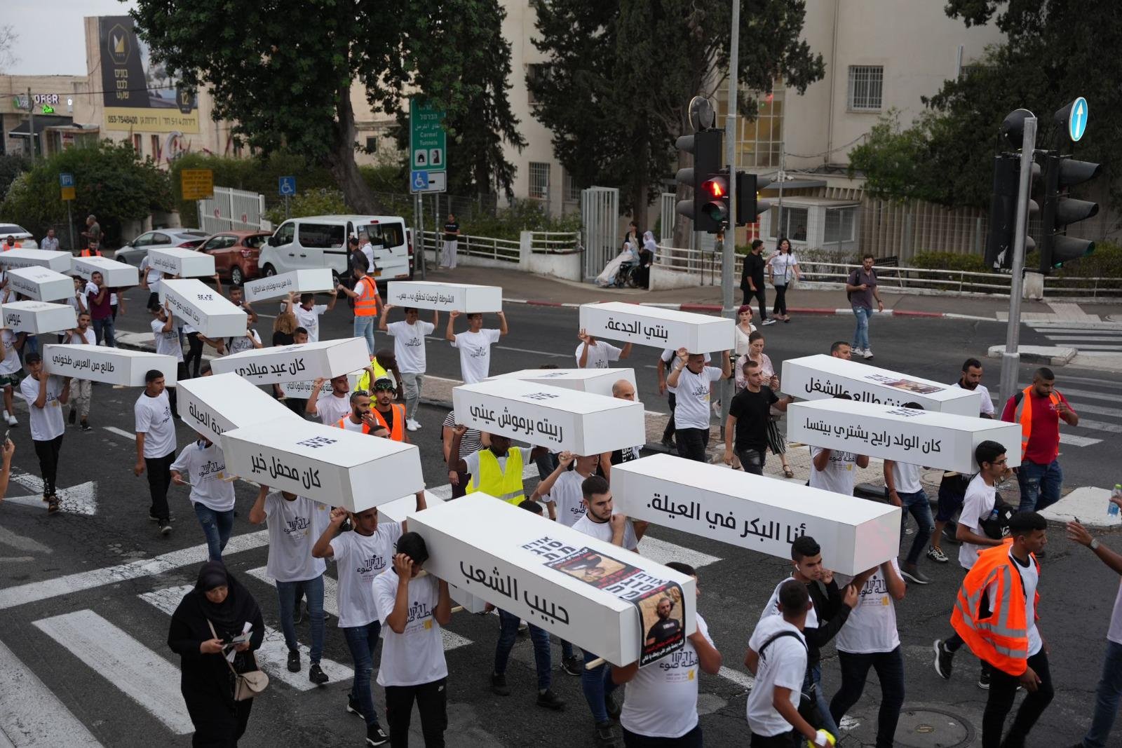 حيفا: اختتام "مسيرة الأموات"- حضور مهيب رافض للعنف والجريمة!-10