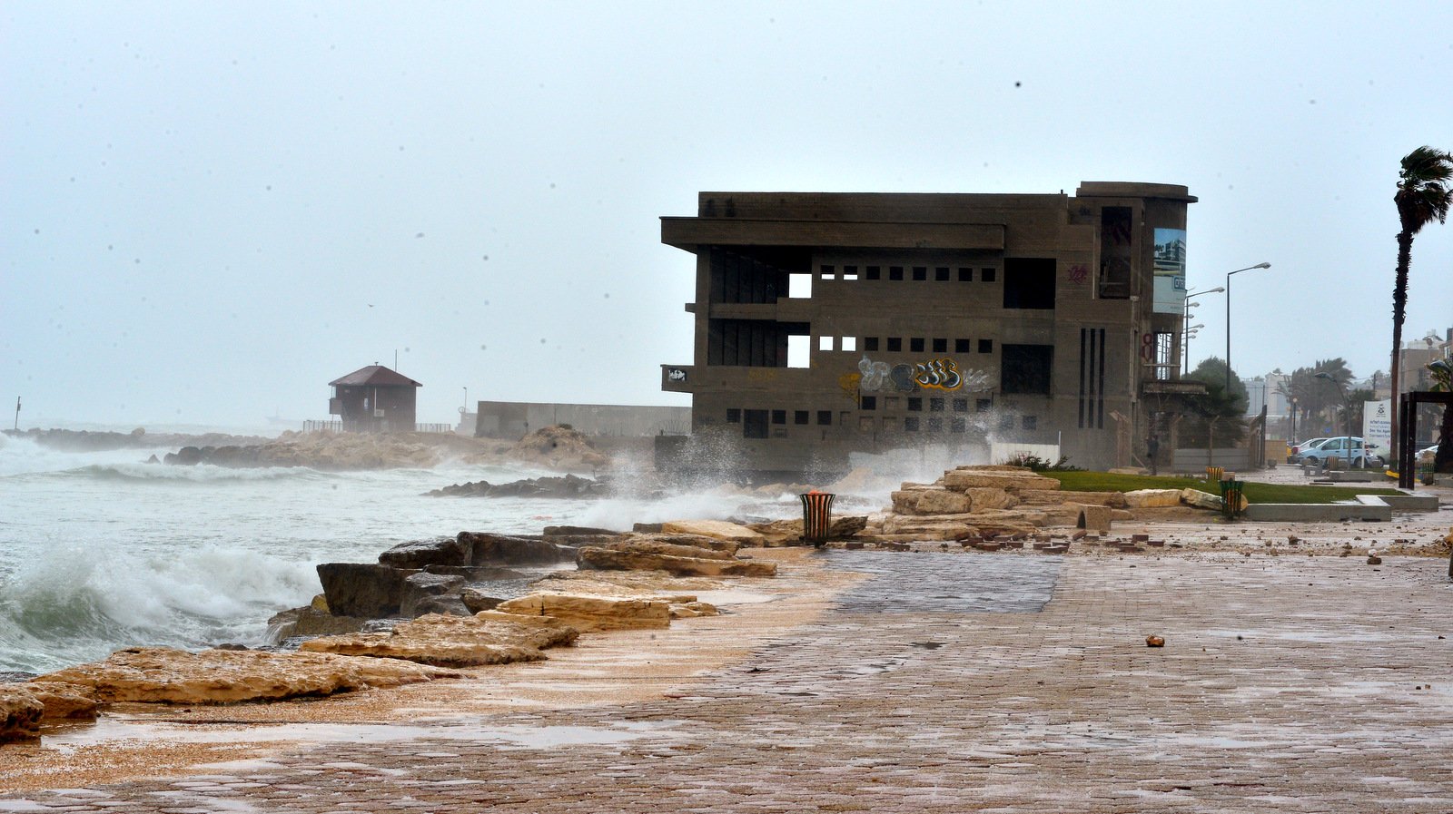   بلدية حيفا تستعد للطقس العاصف المرتقب اليوم (25-26.10)-0