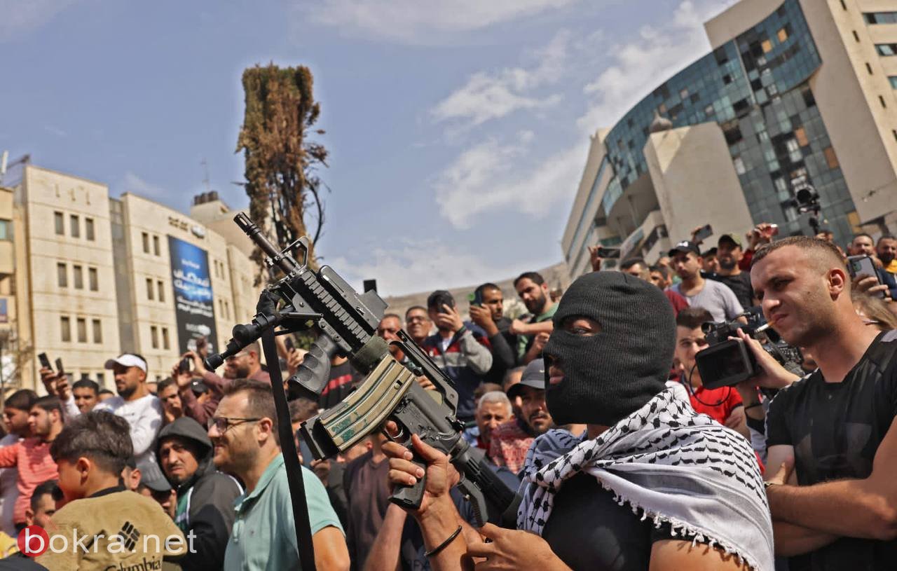 بالصور: عشرات الآلاف يشيّعون جثامين شهداء العدوان الاسرائيلي على نابلس-11