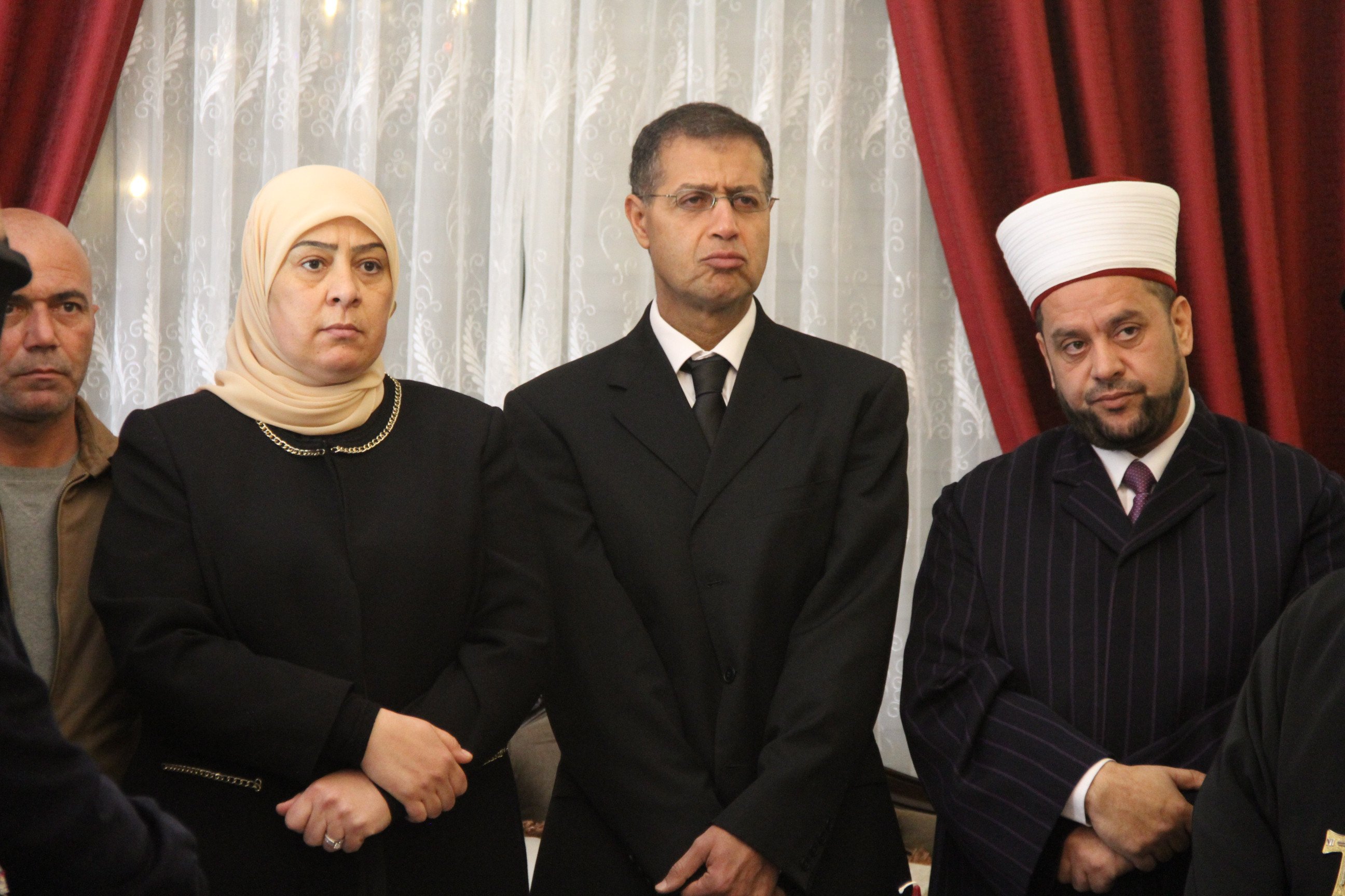 محافظ رام الله ورجال دين يزورون السفير المصري ويؤكدون أن الألم واحد-5