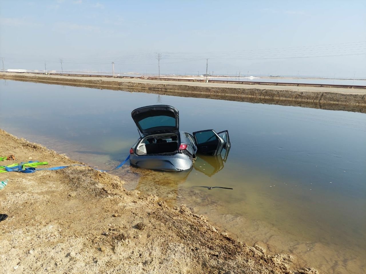 حادث طرق على طريق البحر الميت ومصرع سائق غرقا ونجاة راكبة!-1