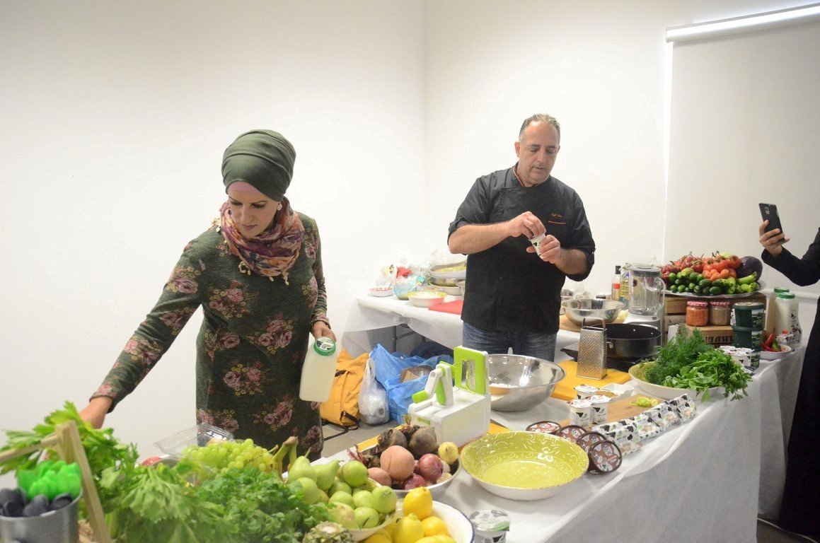 استعدادا لاستقبال شهر رمضان المبارك .. محلبة طارة تستضيف مجموعة "مطبخ هسا" في جولة كولينارية مثيرة-4