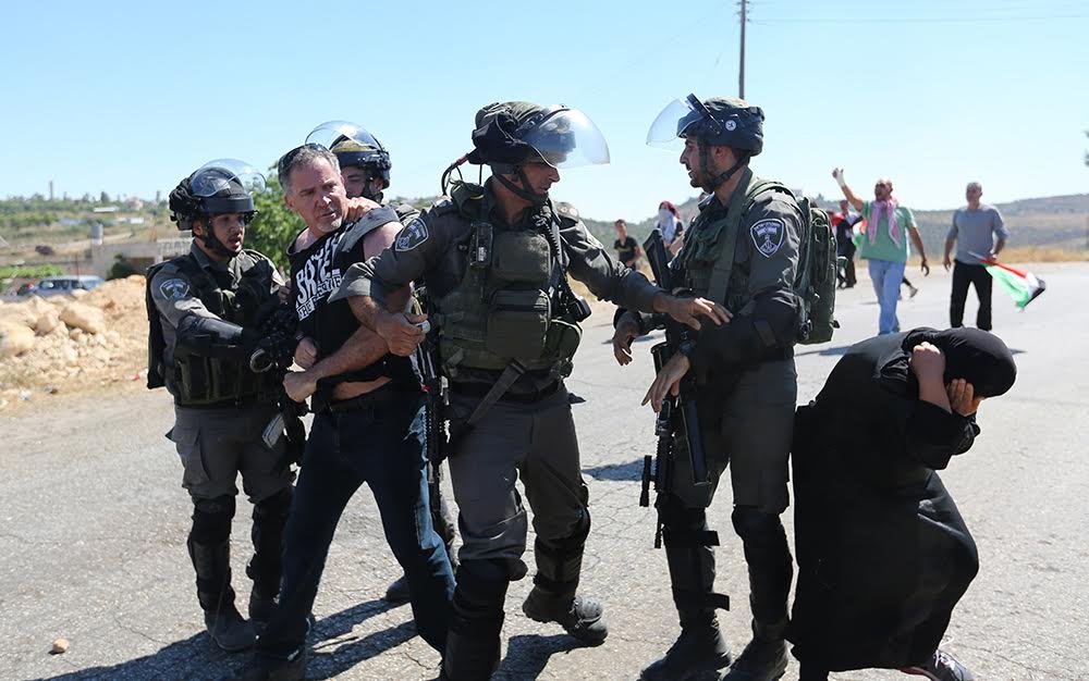 مواجهات مع الاحتلال إثر قمع مسيرات سلمية في غزة والضفة-4