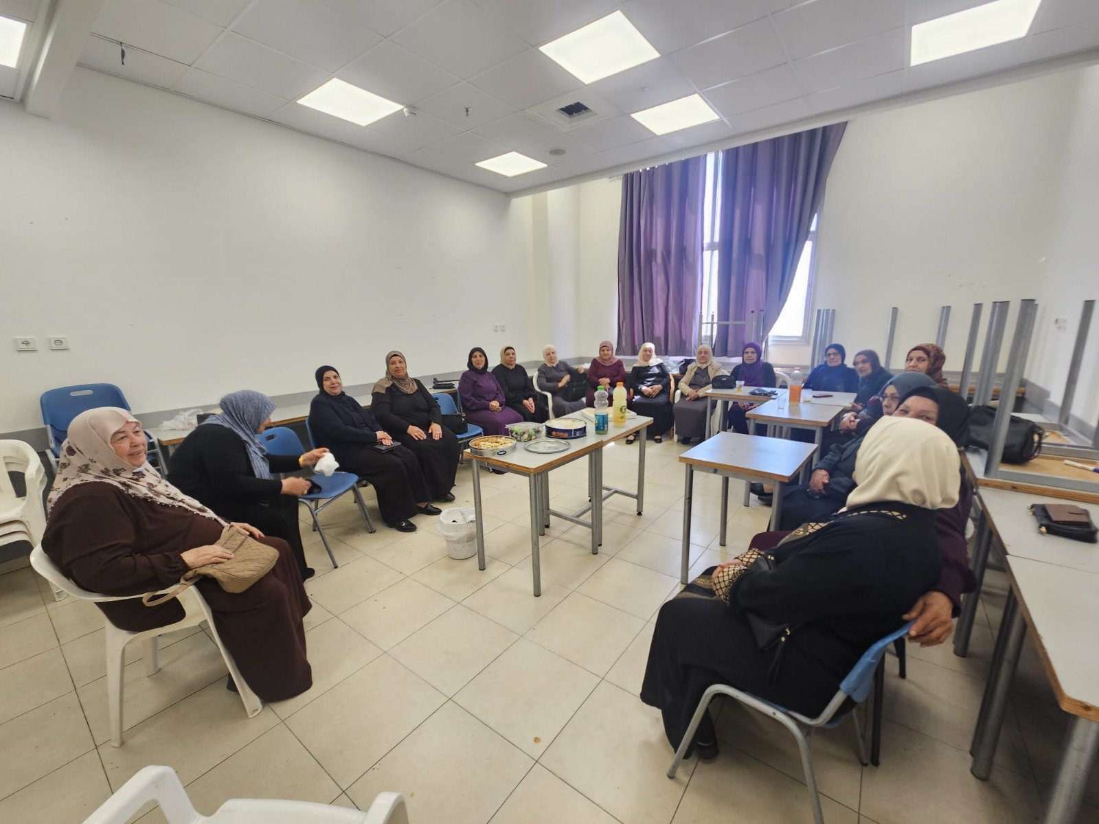 المركز الجماهيري في أم الفحم يعزز دور النساء عبر ورشة تدريبية لصناعة كريمات طبيعية-3