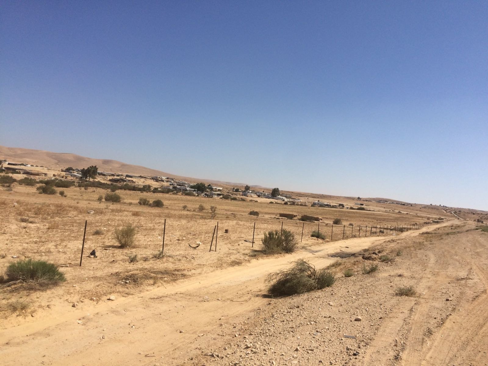 النائب ابو عرار يستجوب وزير المواصلات حول اغلاق مداخل لقرية رخمة غير المعترف بها-2