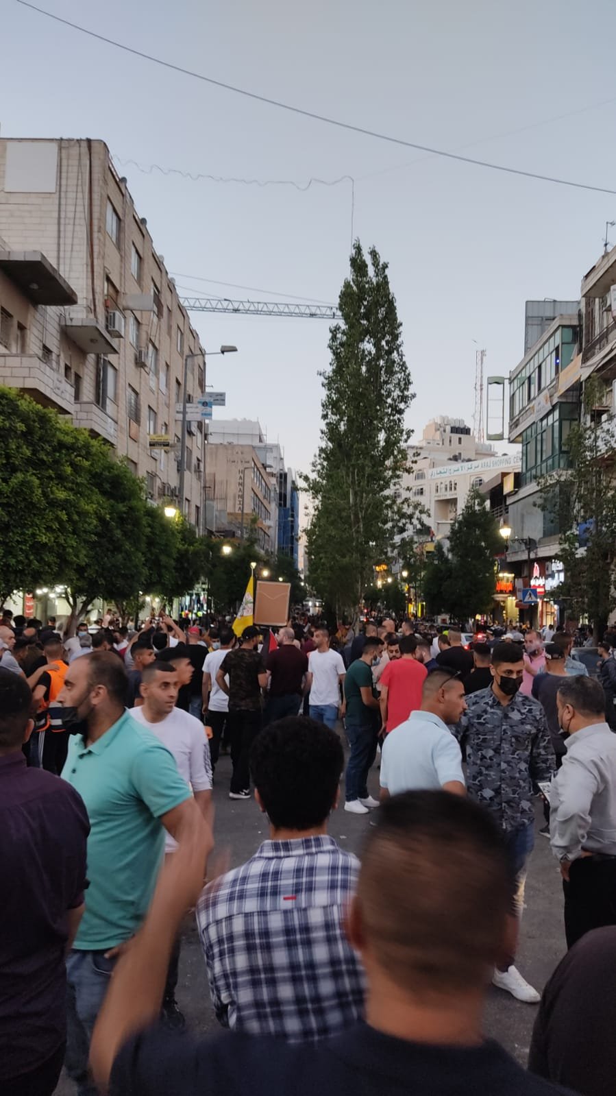 شاهدوا: الأمن الفلسطيني يقمع مظاهرة تندد بإغتيال نزار بنات في رام الله-0