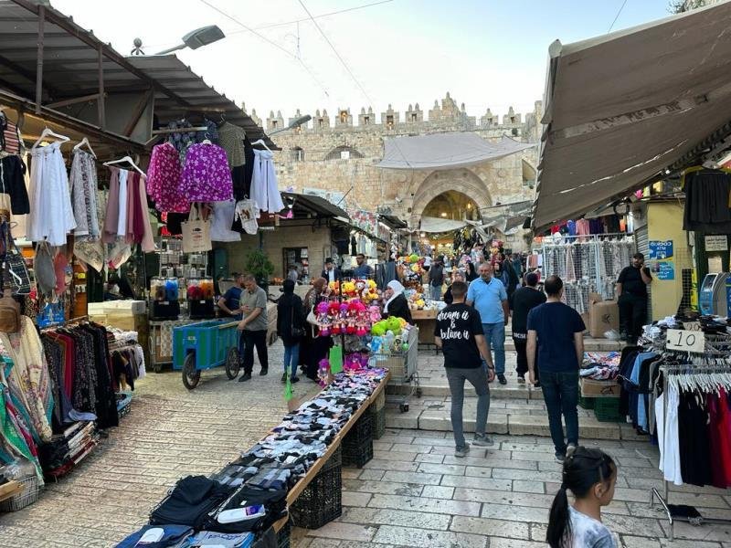 أسواق القدس عشية العيد: حركة تجارية نشطة بعد دعوات للشراء والتسوق منها-1