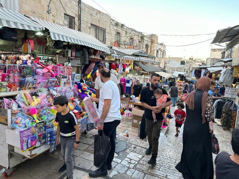 أسواق القدس عشية العيد: حركة تجارية نشطة بعد دعوات للشراء والتسوق منها-2