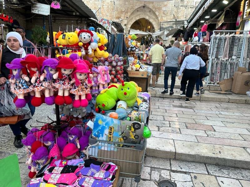 أسواق القدس عشية العيد: حركة تجارية نشطة بعد دعوات للشراء والتسوق منها-5