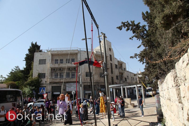 خمسة عروض فنيّة بنفس الوقت .. كرنفال الشارع في القدس-1