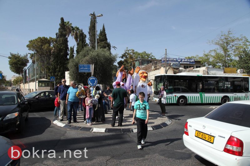 خمسة عروض فنيّة بنفس الوقت .. كرنفال الشارع في القدس-5