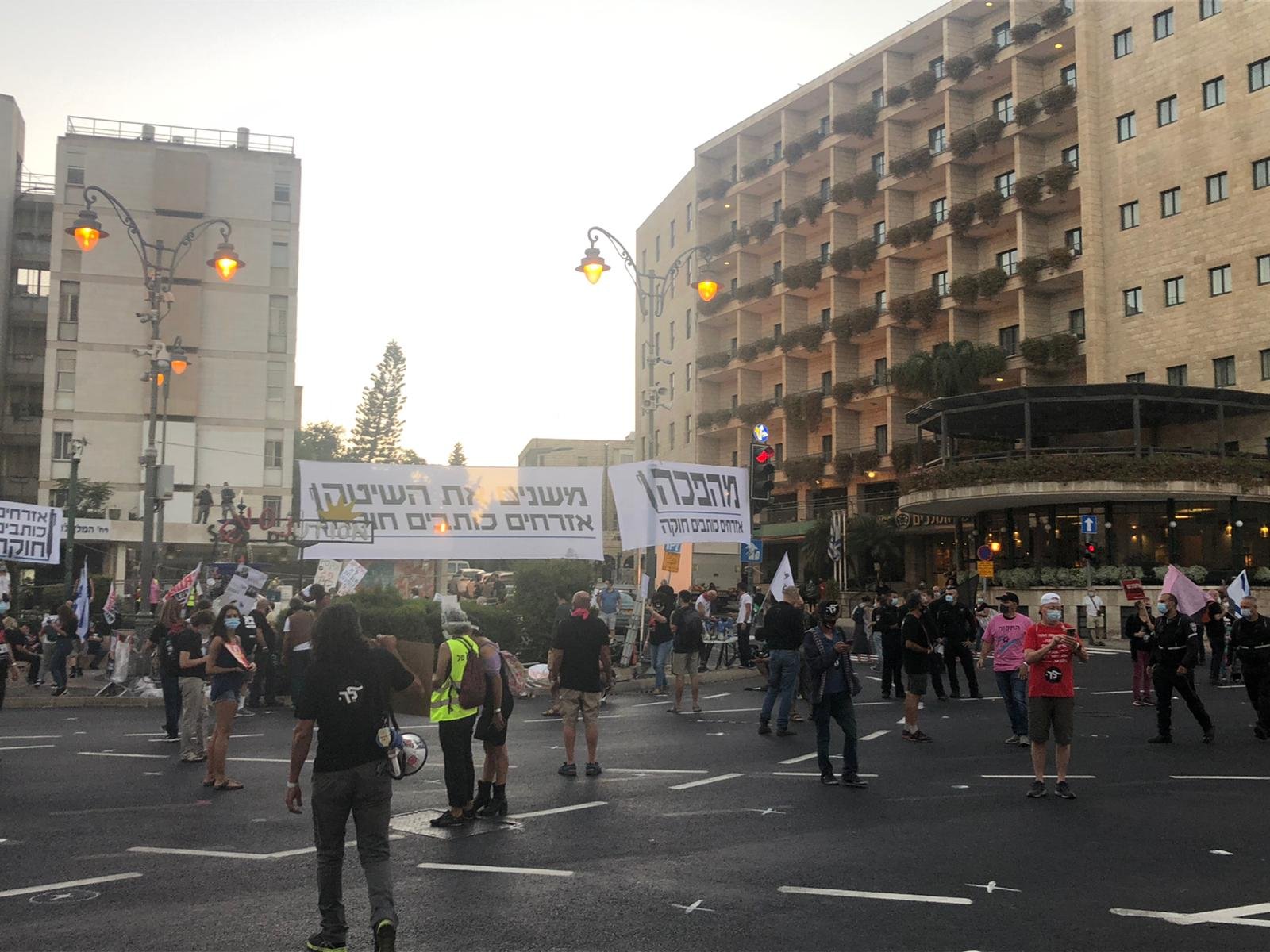 إسرائيل: تظاهرات في القدس وقيسارية للمطالبة برحيل بنيامين نتانياهو-0