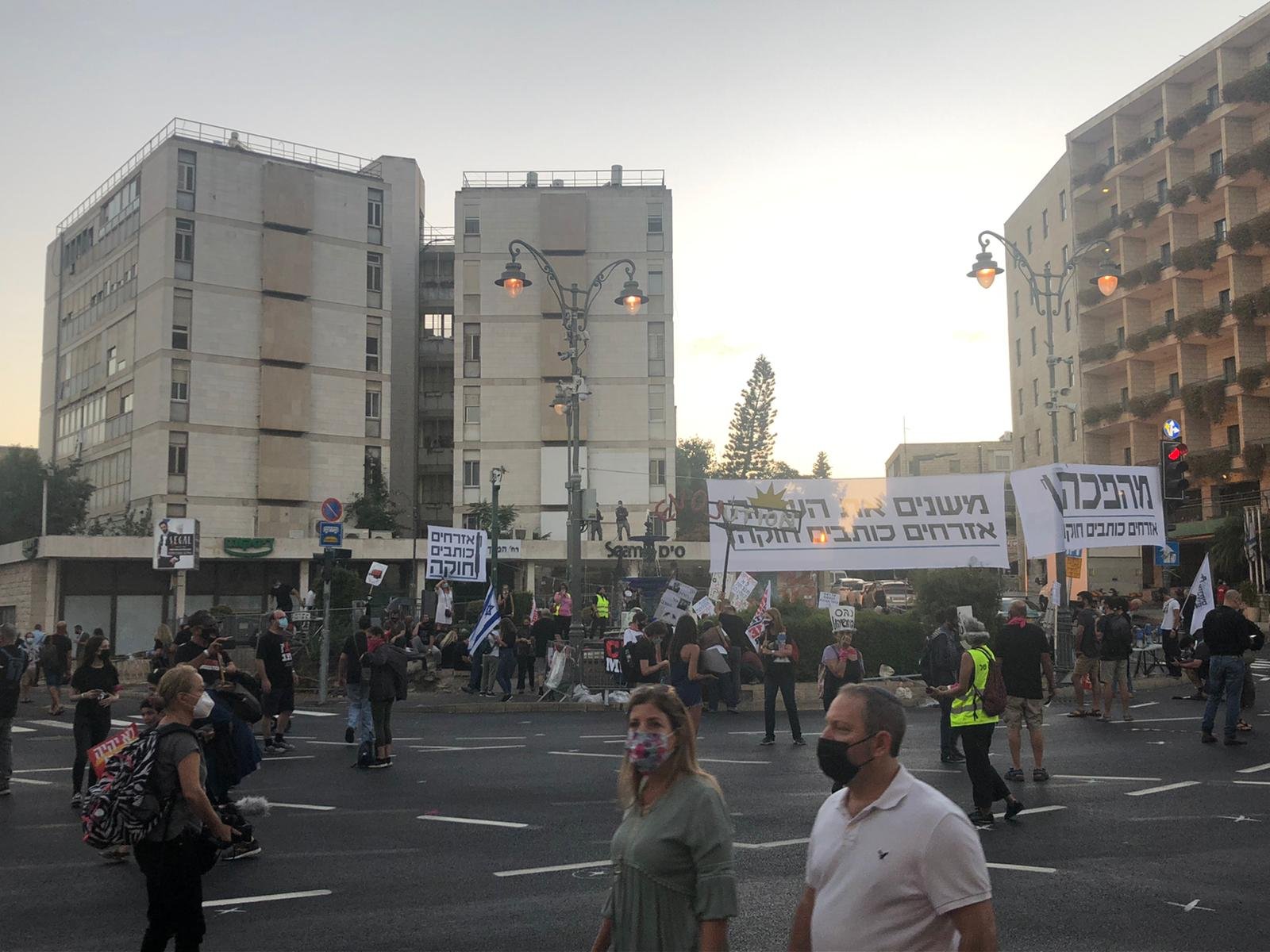 إسرائيل: تظاهرات في القدس وقيسارية للمطالبة برحيل بنيامين نتانياهو-1