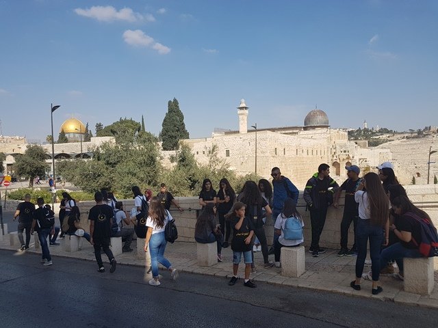 جمعية انماء في جولة بين أزقة وحارات مدينة القدس-3