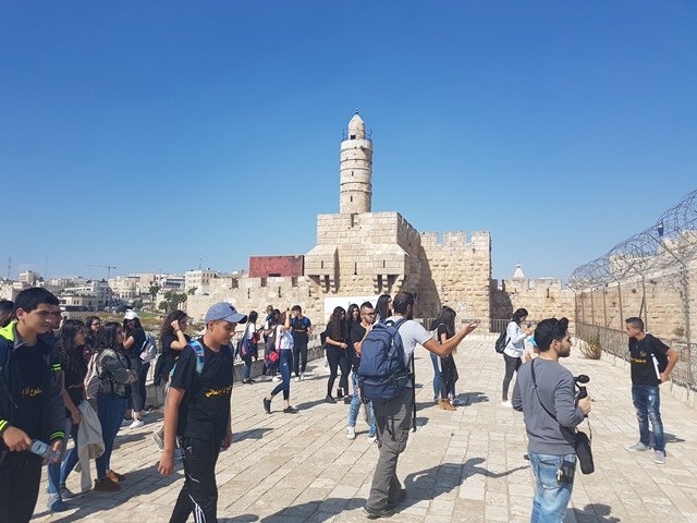 جمعية انماء في جولة بين أزقة وحارات مدينة القدس-14