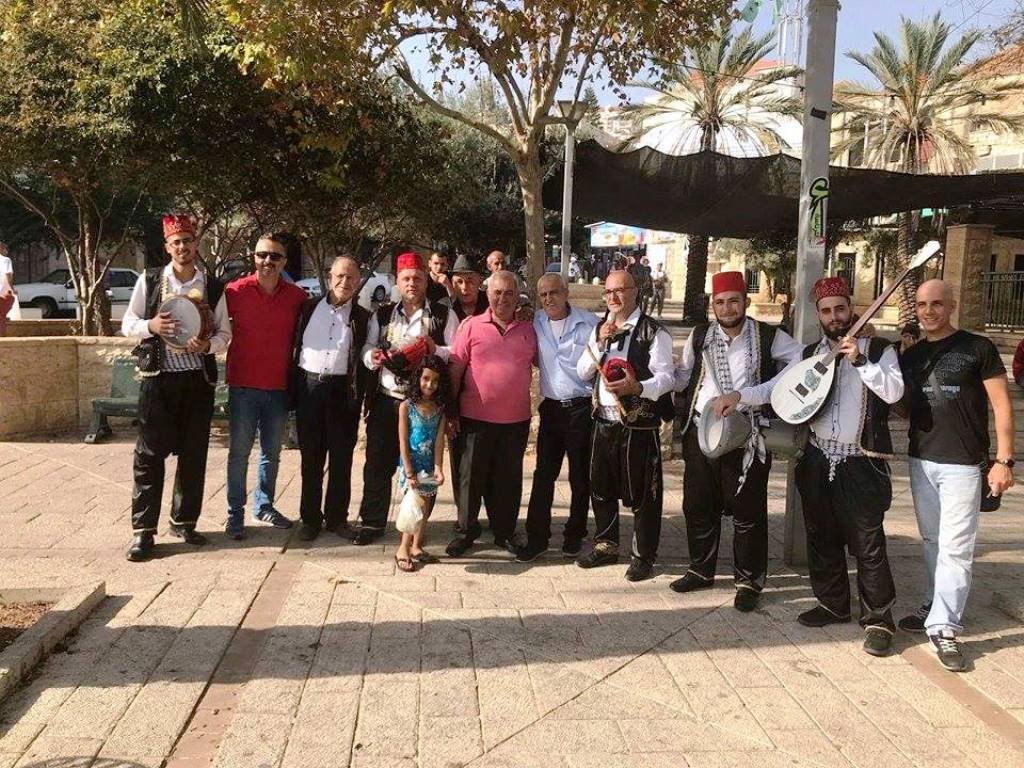 فرقة مزمار تجوب أزقة البلدة القديمة في الناصرة-16