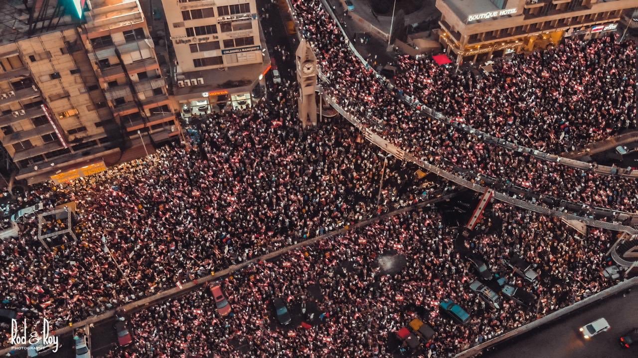 لبنان ينتفض لليوم العاشر، وصدامات بين قوى الأمن والمتظاهرين-0