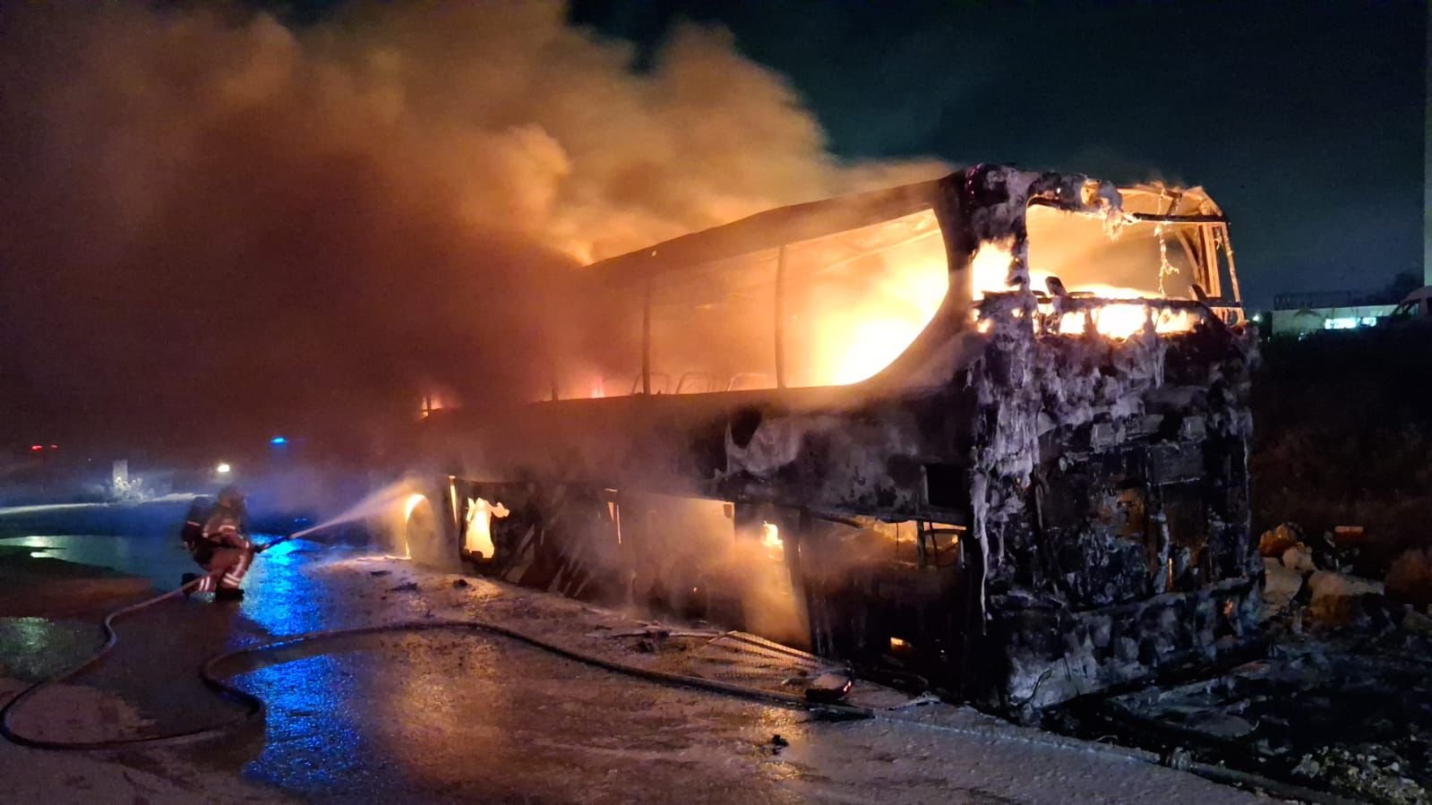 حريق يلتهم 4 حافلات في شفاعمرو دون إصابات-0