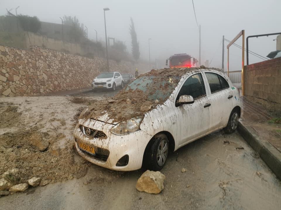الناصرة: انهيار جدار في حي السلزيان وتحطم مركبة-3