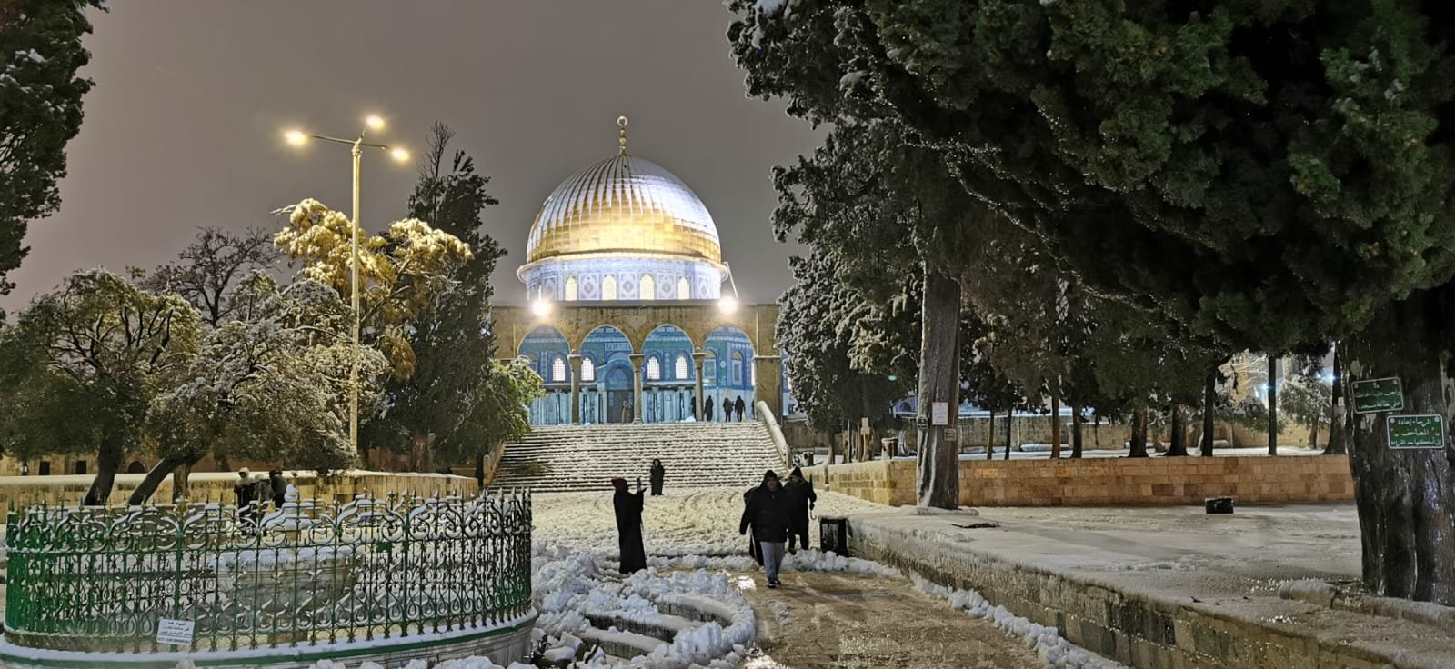 بالصور والفيديو: الثلوج تتراكم في مدينة القدس واحيائها-17