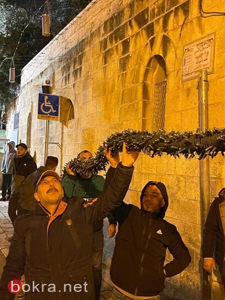مقدسيون يشرعون بتزيين شوارع وحارات القدس القديمة ابتهاجاً بـ "رمضان"-2