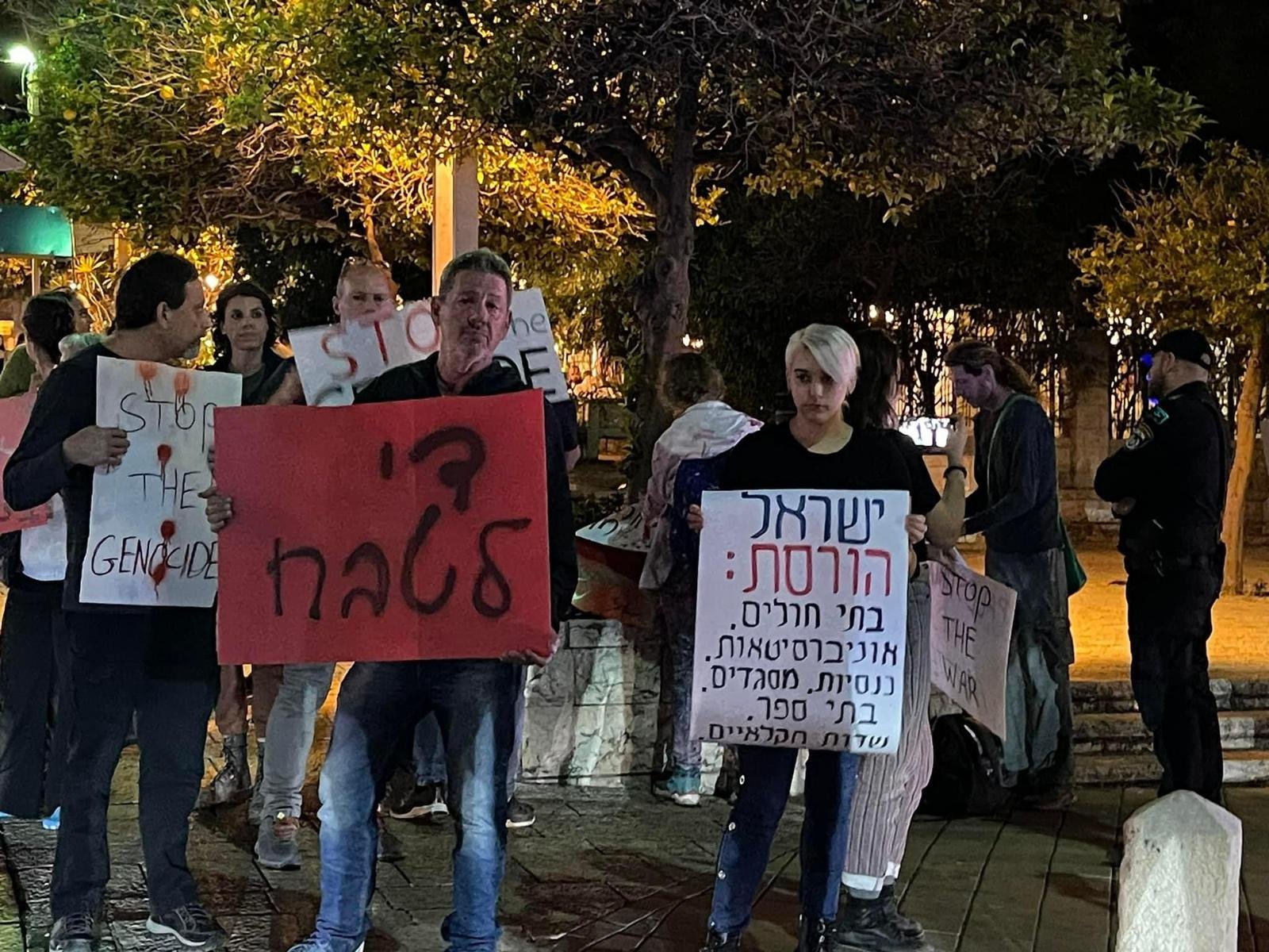 مع شعارات "كفى للمذابح" .. وقفة احتجاجية في حيفا ضد الحرب-3