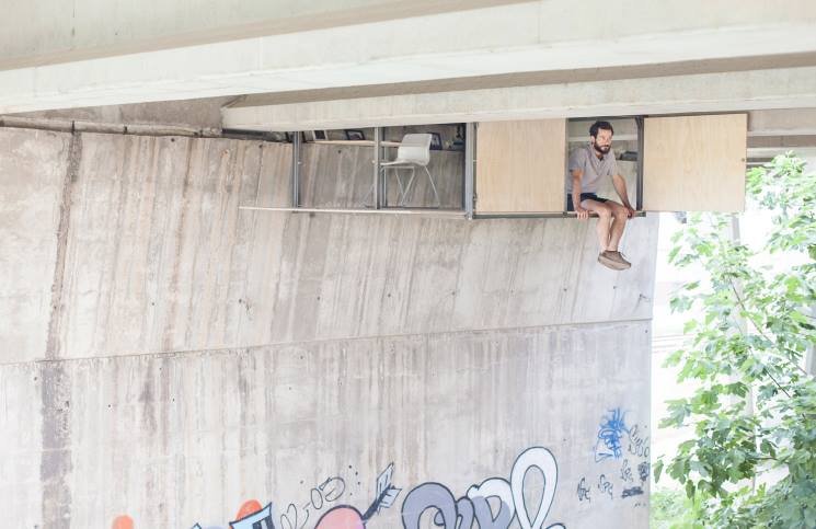 مأوى “سرّي” تحت جسر مكتظ في إسبانيا-0