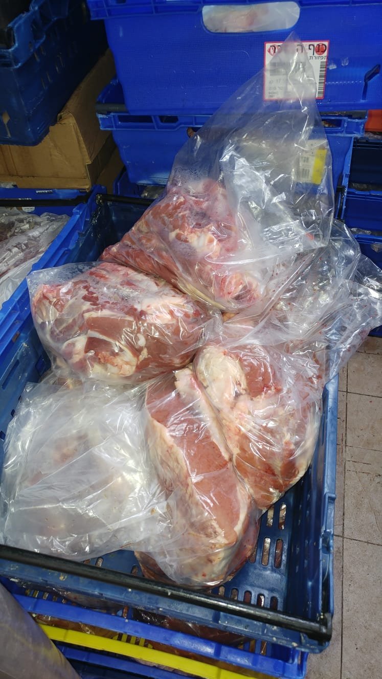 مركز المينا يقوم بمشروع توزيع اللحوم على العائلات المحتاجة في عكا-1