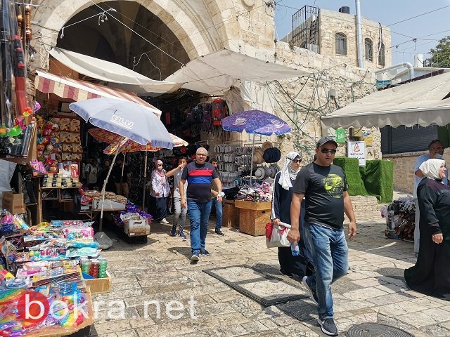 وسط إجراءات امنية مشددة...توافد المصلين الى المسجد الاقصى-2