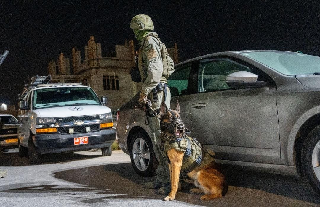 ضمن نشاط حملة "كبح طارئ"..الشرطة تداهم بلدة كفر كنا واعتقال 17 مشتبها بعد ضبط   سيارة عملياتيّة وأغراض أخرى-1