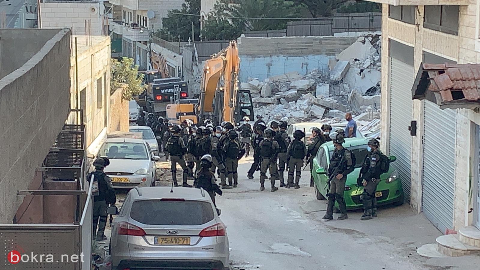القدس: بلدية القدس تهدم بناية سكنية في مخيم شعفاط بحجة عدم الترخيص-0