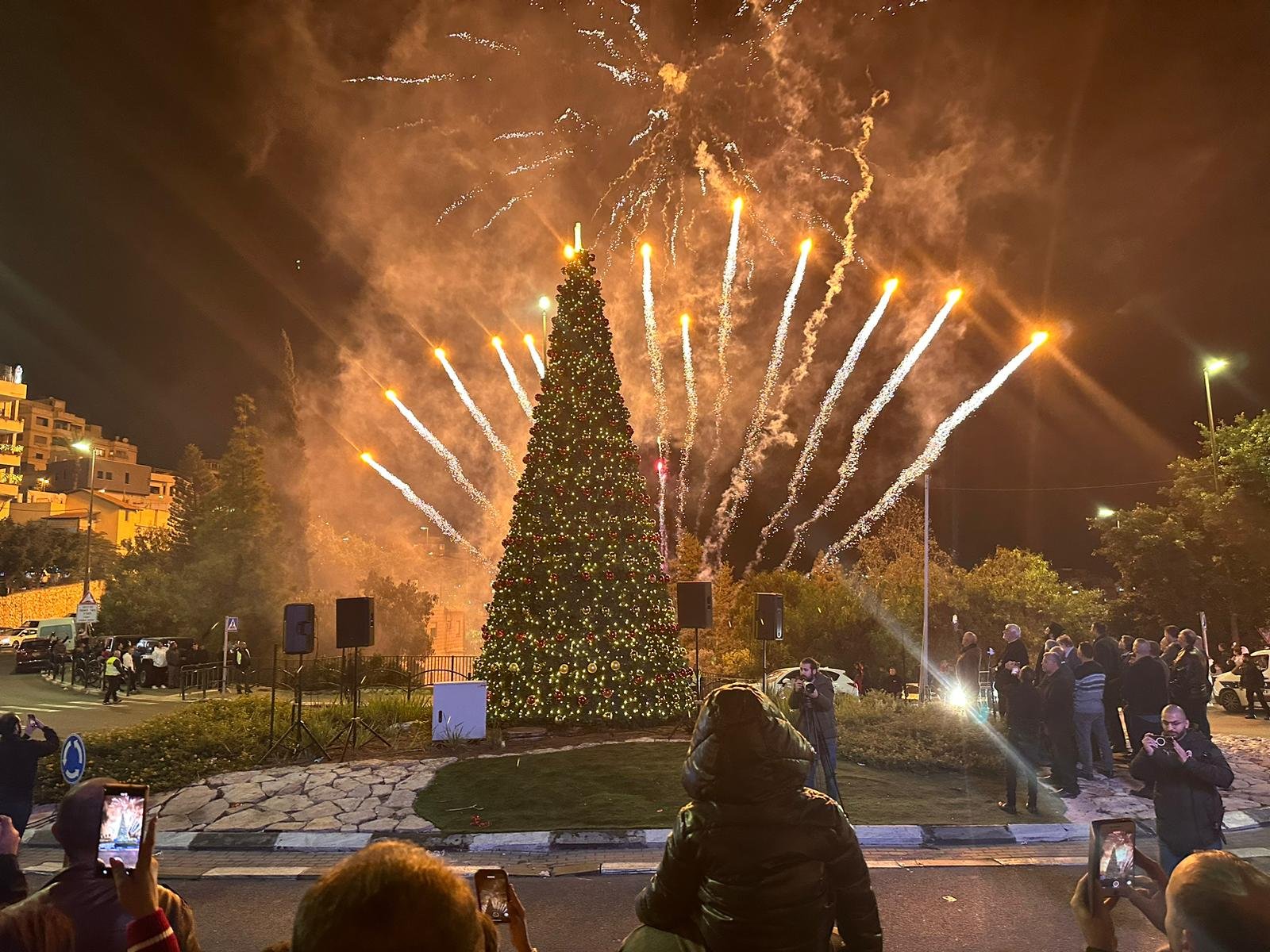 يافة الناصرة: شخصيات دينية وسياسية تحيي اضاءة شجرة عيد الميلاد-1
