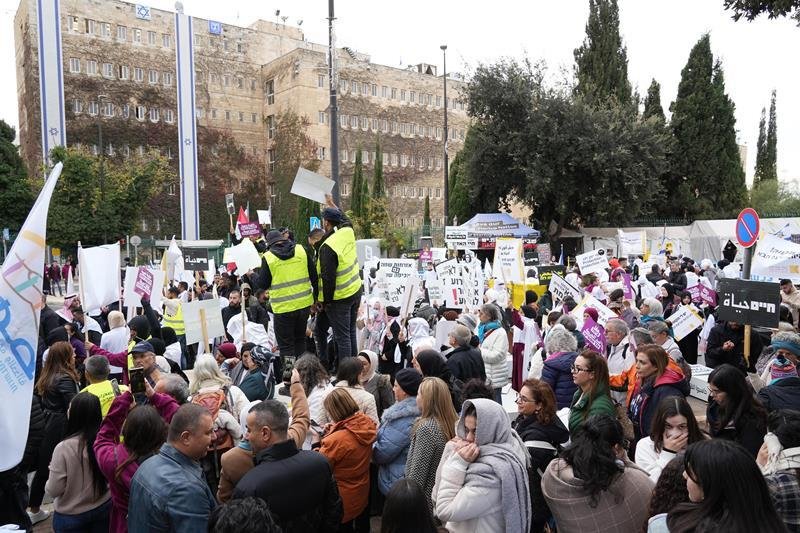 "دمنا مش رخيص" .. عشرات التوابيت على أمام الكنيست في مسيرة الأموات ضد العنف والجريمة-14