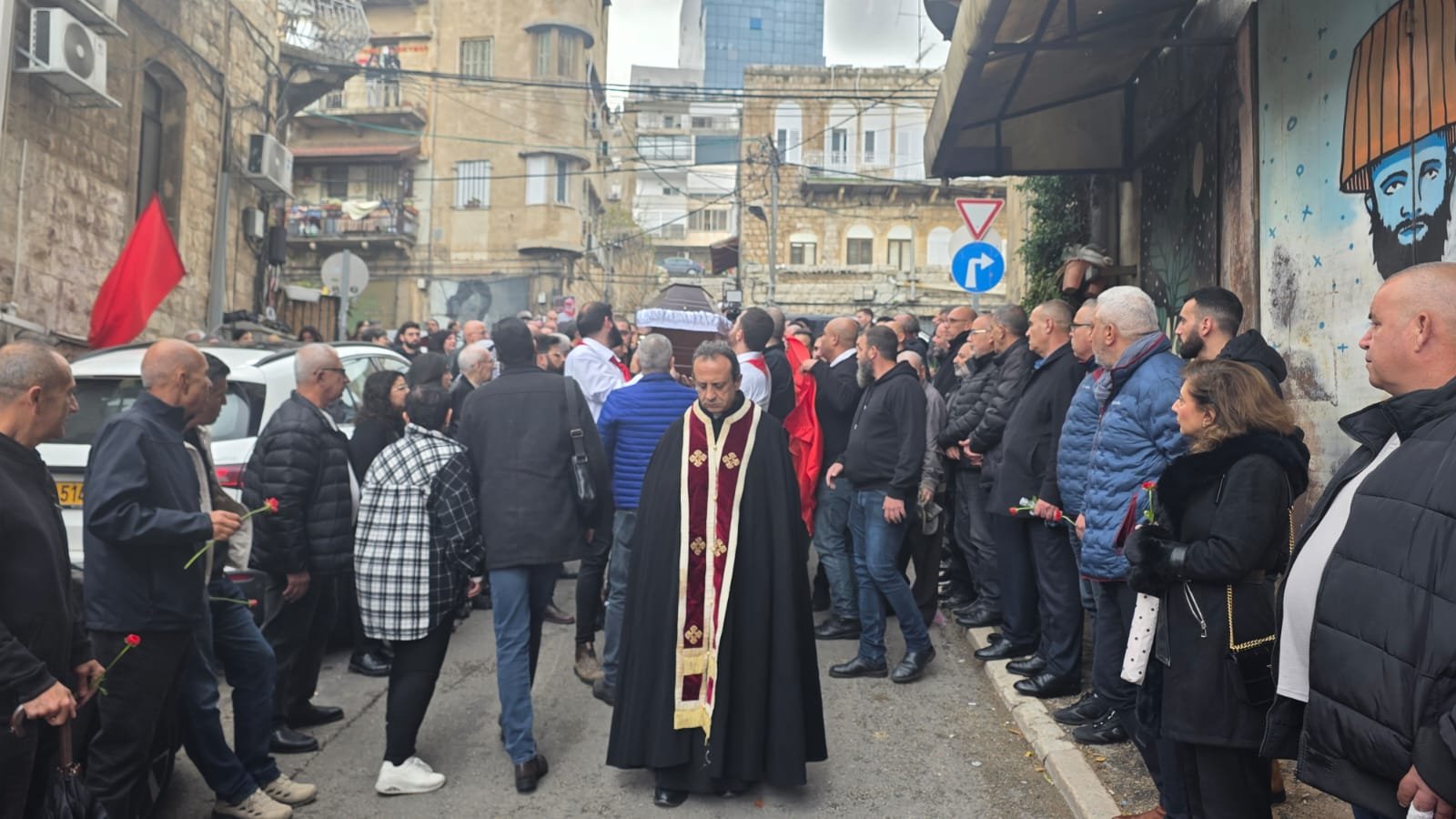 بالرغم من المطر: حيفا تودّع القيادي عصام حنا مخّول “أبو حنا” في جنازة جماهيرية حاشدة-8