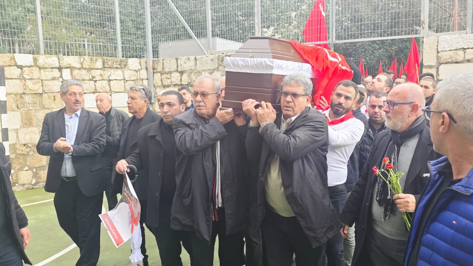 بالرغم من المطر: حيفا تودّع القيادي عصام حنا مخّول “أبو حنا” في جنازة جماهيرية حاشدة-9