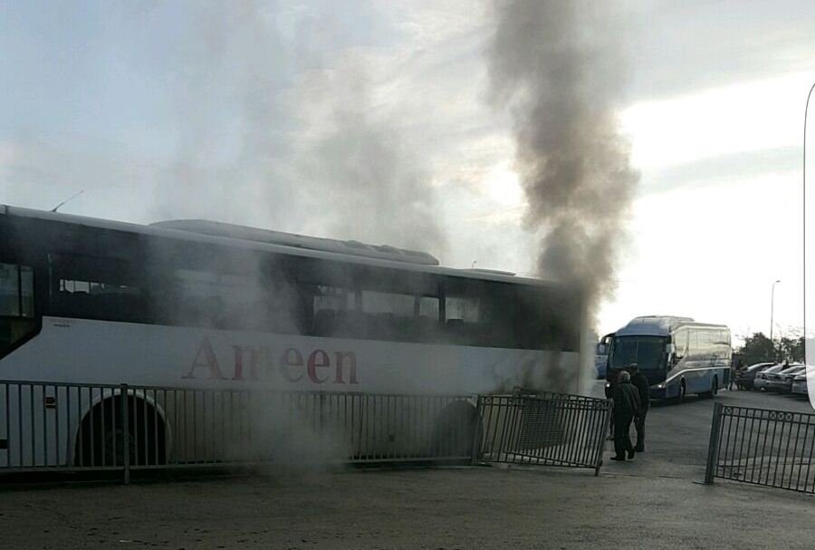 حريق بحافلة مدرسية وإصابة طالبين من صندلة-0
