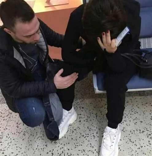 ما قصة صورة بكاء شيرين ومواساة حسام حبيب لها في المطار؟-0