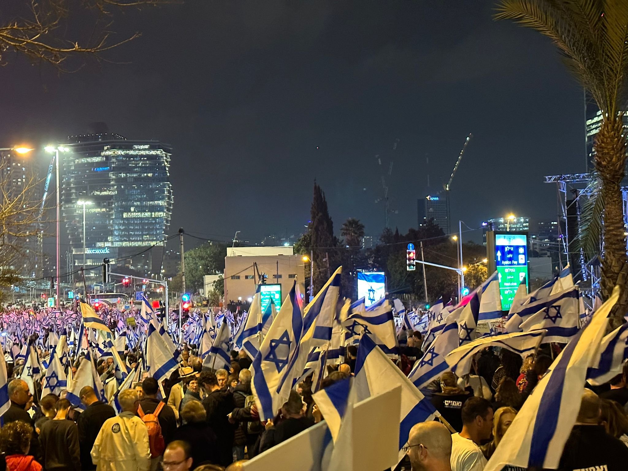 للاسبوع الثالث: إحتجاجات في تل ابيب وتحميل الحكومة مسؤولية عملية أمس-3